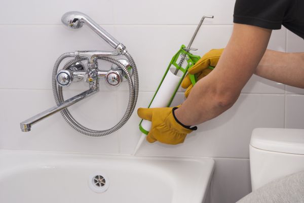 Bathtub Caulking in Merced